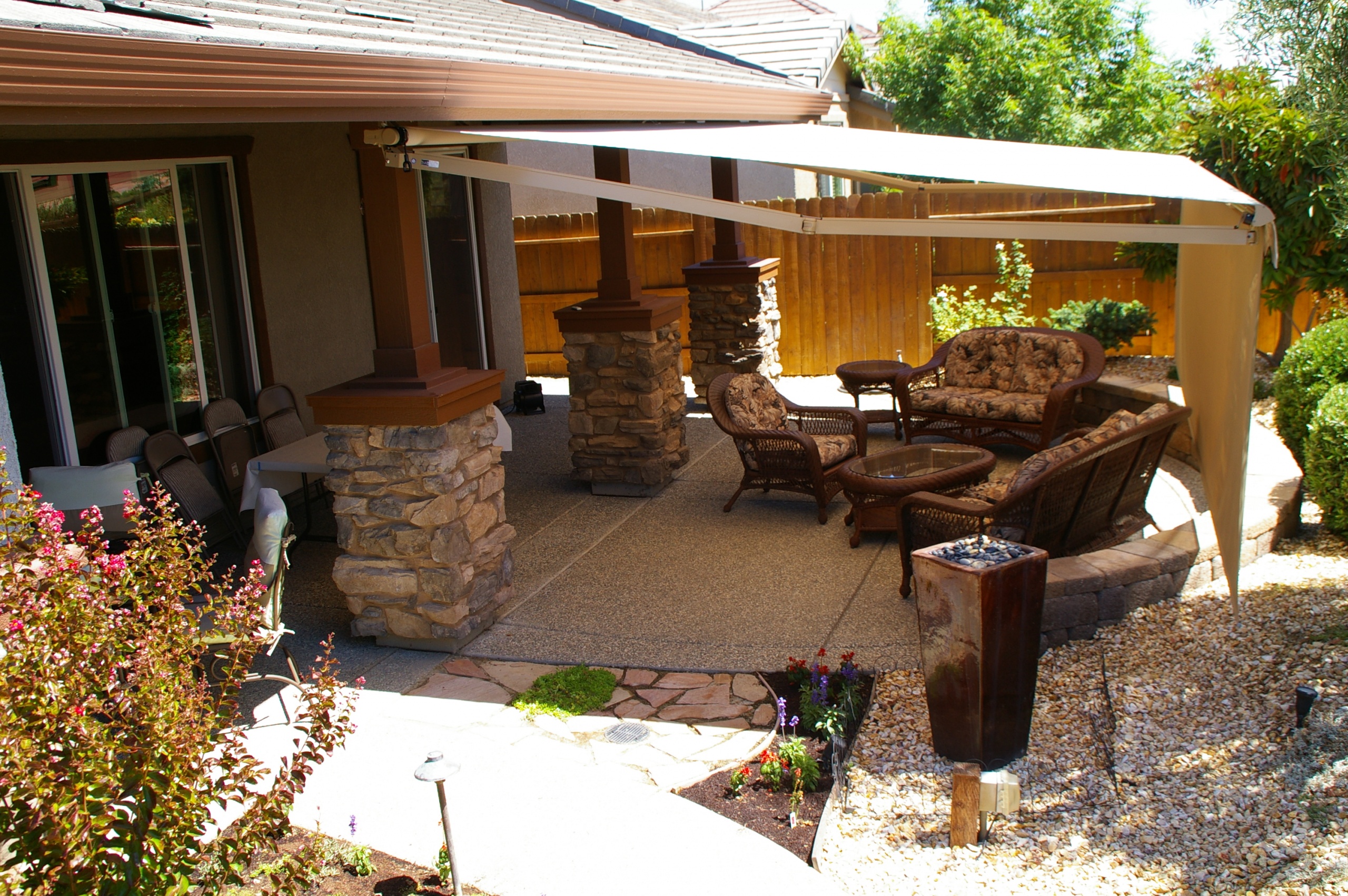 Retractable Awning with a Vertical Drop Screen